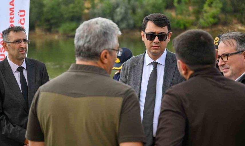 Uşak'ta göleti balıklandırma çalışmaları sürdürüyor