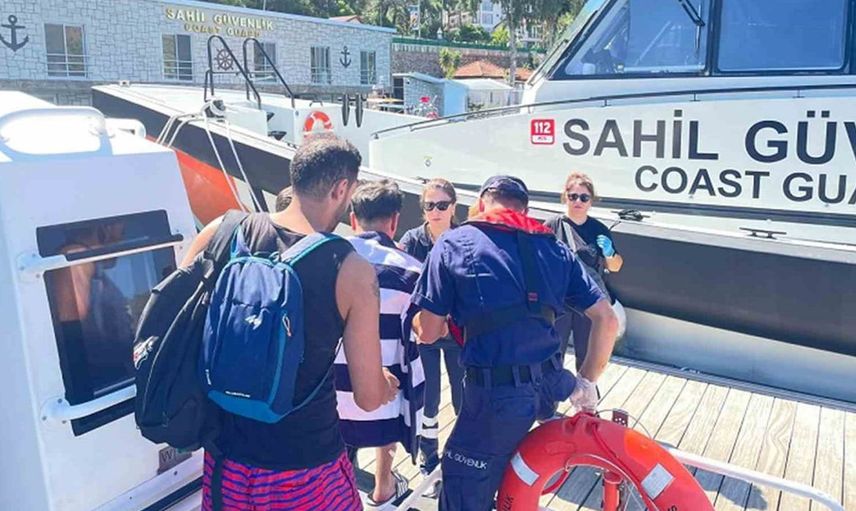 Fethiye açıklarında hastalanan iki kişi için tıbbi tahliye gerçekleştirildi