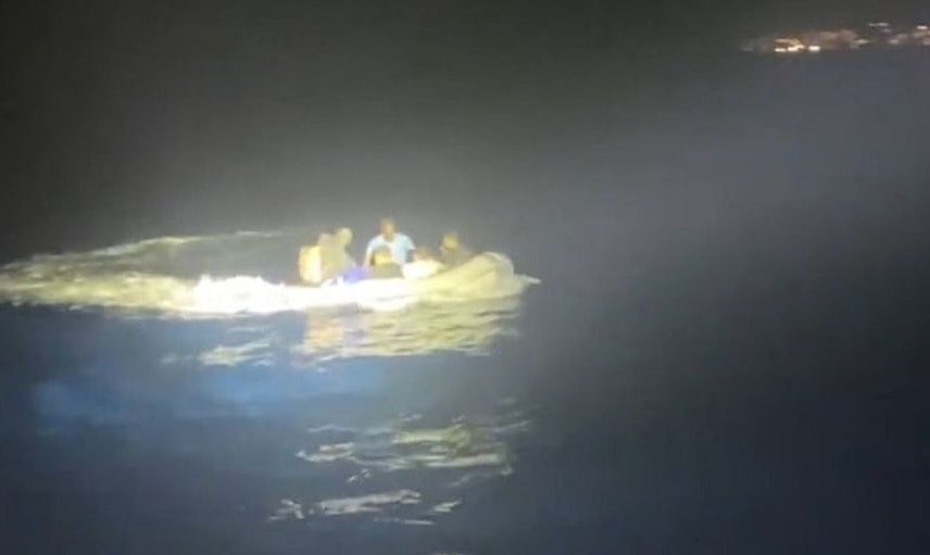 Bodrum açıklarında lastik bottaki göçmenler yakalandı