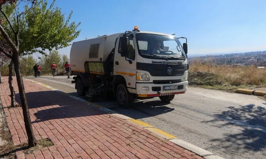 Uşak Belediyesi, temizlik çalışmalarıyla çevreye değer katıyor