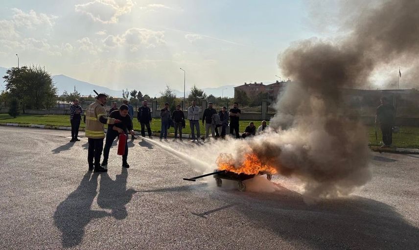 Erzincan'da demir yolu çalışanlarına kapsamlı yangın eğitimi verildi