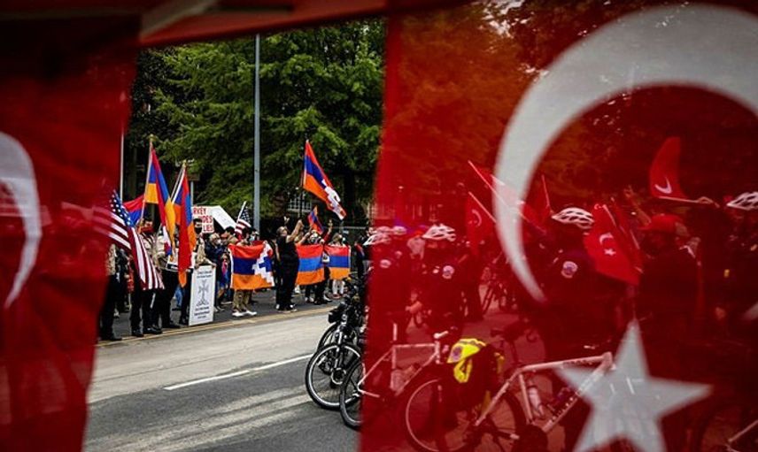 Biden'ın 'soykırım' Açıklamalarına Türkiye'nin Washington Büyükelçiliği Önünde  Protesto Edildi!