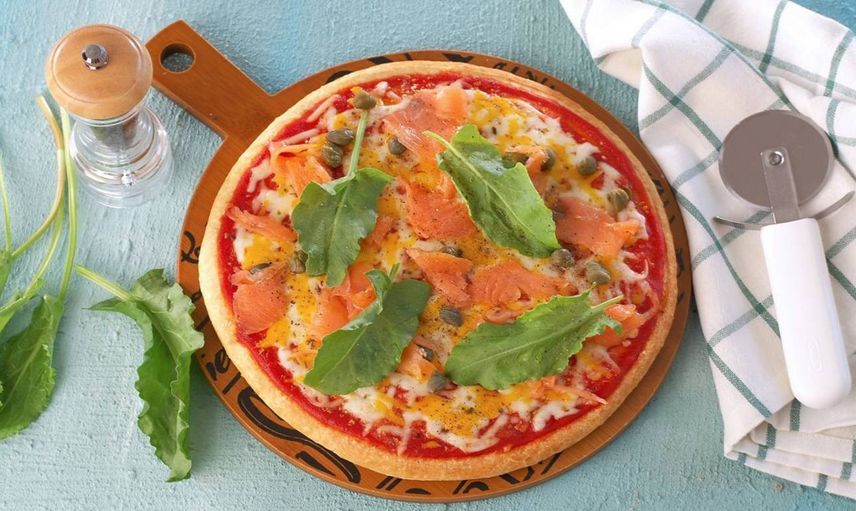 Bildiğiniz pizzalardan biraz farklı: Lezzetli ve pratik tütsülenmiş somon pizza nasıl yapılır? MasterChef tütsülenmiş somon pizza tarifi ve malzemeleri