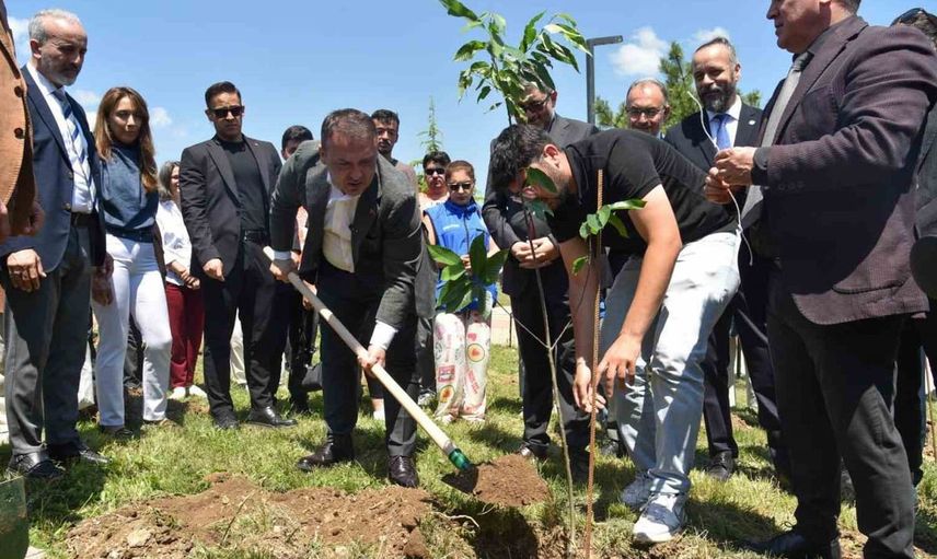 Bilecik'te Fidanlar Toprakla Buluşturuldu
