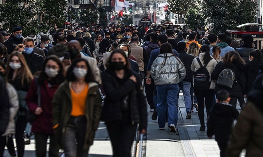 Bilim Kurulu üyesi Özlü pandemi süreciyle ilgili konuştu: Açık havada maske artık önemsiz!