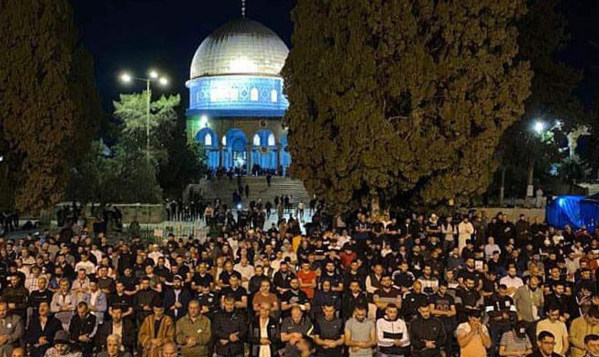 Binlerce Filistinli Sabah Namazı İçin Mescid-İ Aksa'ya Akın Etti
