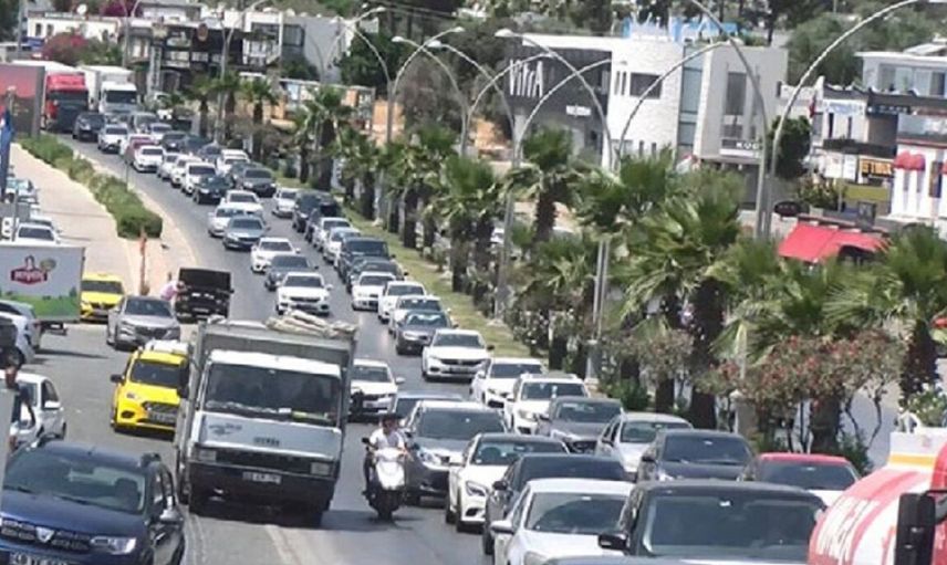 Bodrum'dan rekor araç geçişi! Bayram sonrası trafik kitlendi 100 bin araç Bodrum'dan çıkış yaptı
