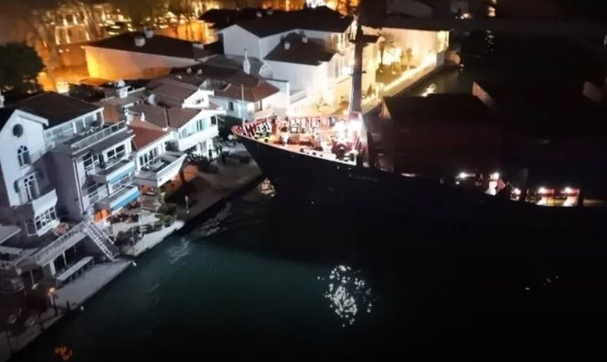 Boğaz’da 148 metrelik gemi yalıya metreler kala oturdu