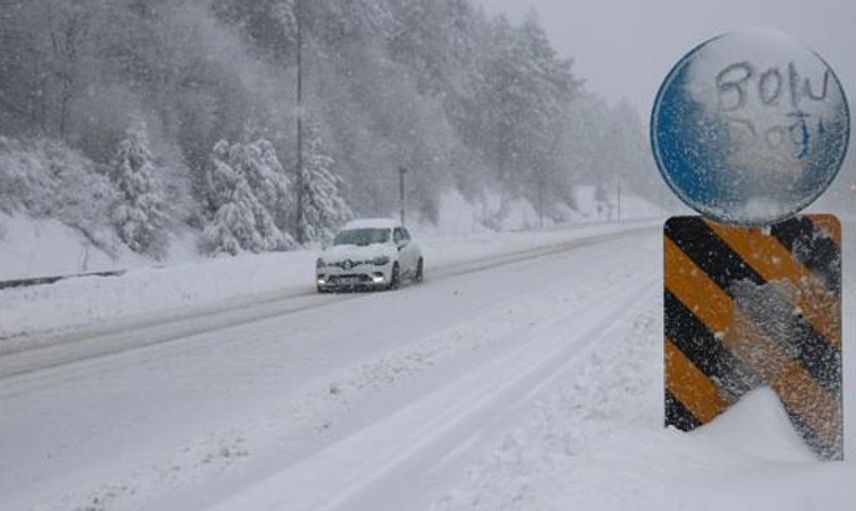 Bolu Dağı'nda Kar ve Tipi Etkili Oluyor