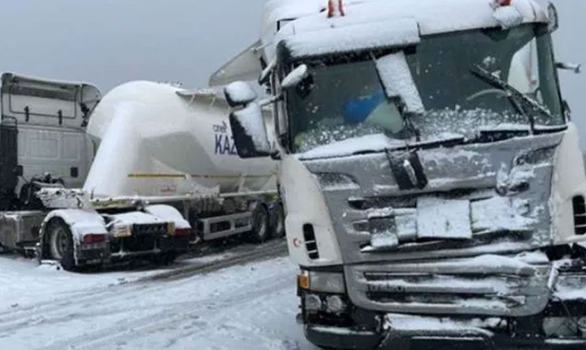 Bolu Dağı'nda korkunç kaza! Onlarca araç birbirine girdi, otoyol trafiğe kapandı!