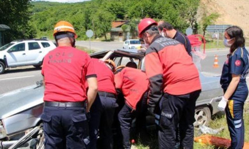 Bolu'da Feci Kaza! Yaşlı Çift Araca Sıkıştı!