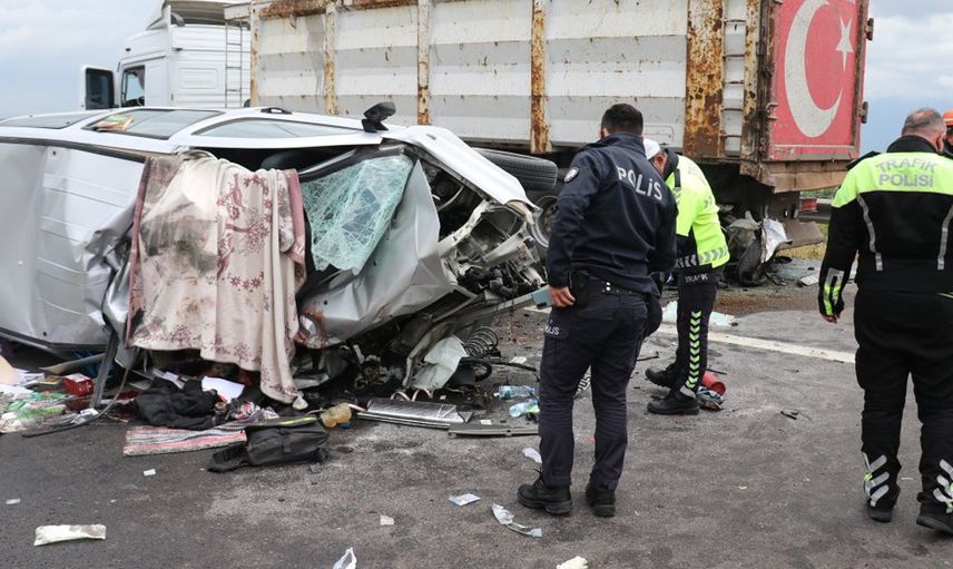 Bolu'da Otoyolda Feci Kaza: 1 Ölü, 2 Yaralı