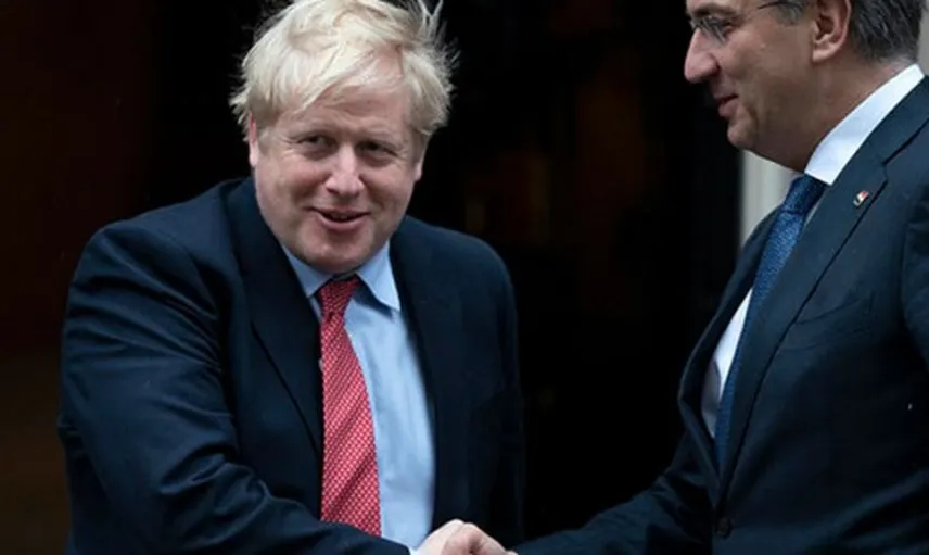 Boris Johnson: 'Coronavirüs Tokalaşmamı Engellemeyecek'