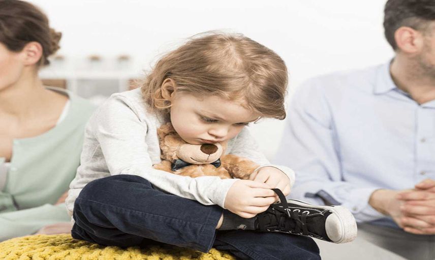 Boşanmış çift kendi evlatlarını istemedi! Anne, çocuklarını kebapçıya bırakıp kaçtı, babanın yaptığı ise herkesi şaşkına çevirdi