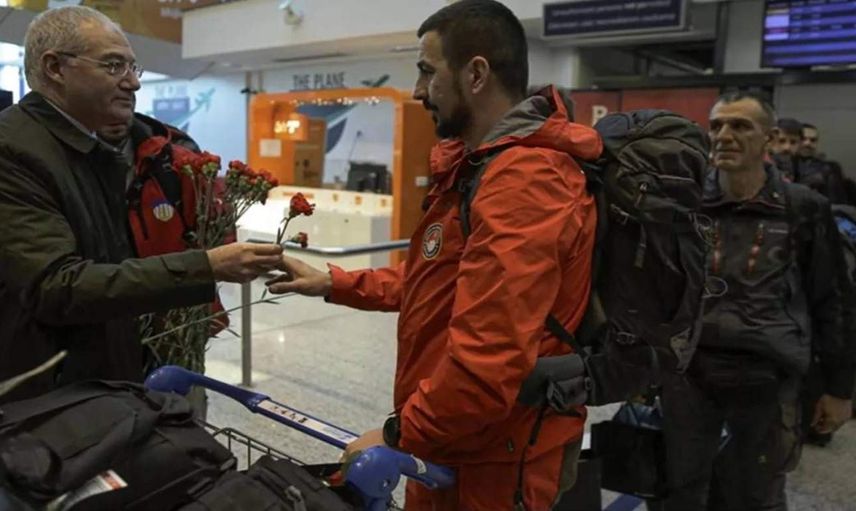 Bosna Hersek ekibi ülkelerine döndü: Ailemizden birini kurtarmış gibi hissettik