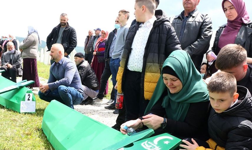 Bosna'da 29 Yıl Önce Katledilen 5 Masum Vatandaş Toprağa Verildi