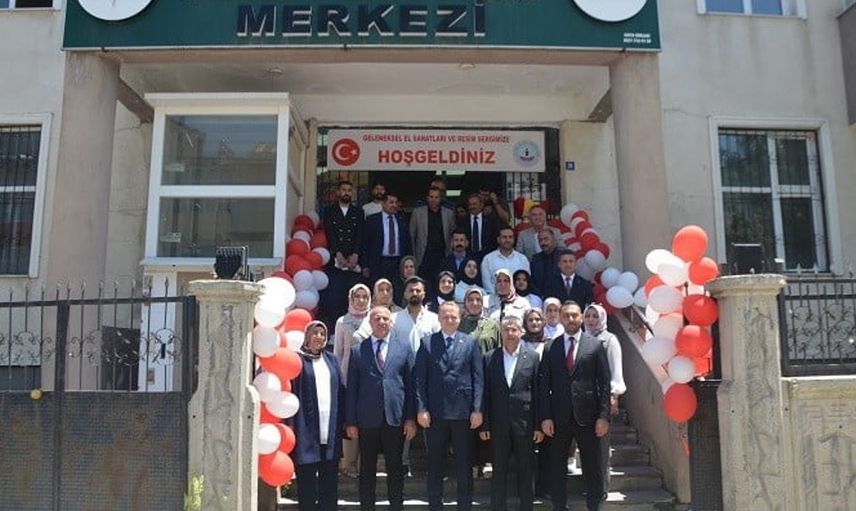 Bulanık'ta El İşi Eserler Sergilendi
