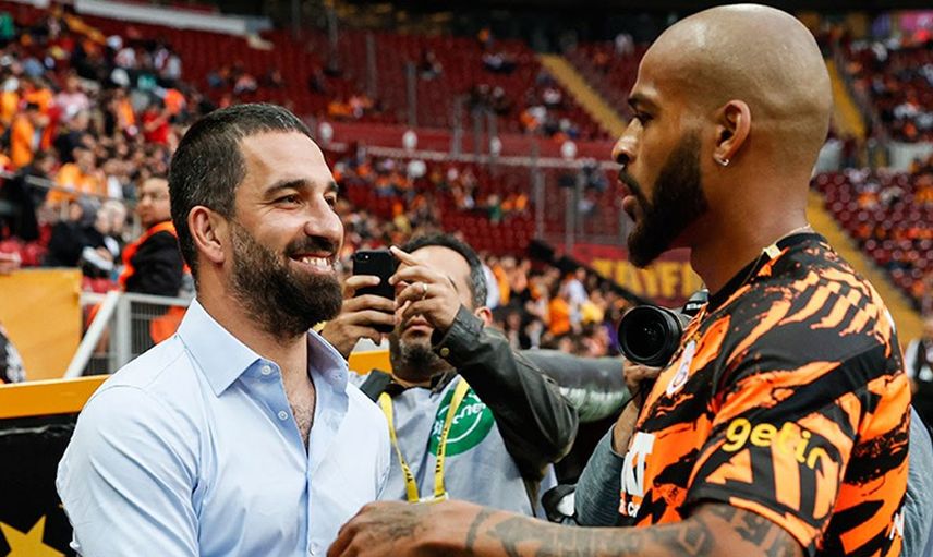 Bülent Timurlenk, Galatasaray ile Adana Demirspor arasında oynanan maçta Domenec Torrent'in Arda Turan'a kadroda yer vermemesini eleştirdi!