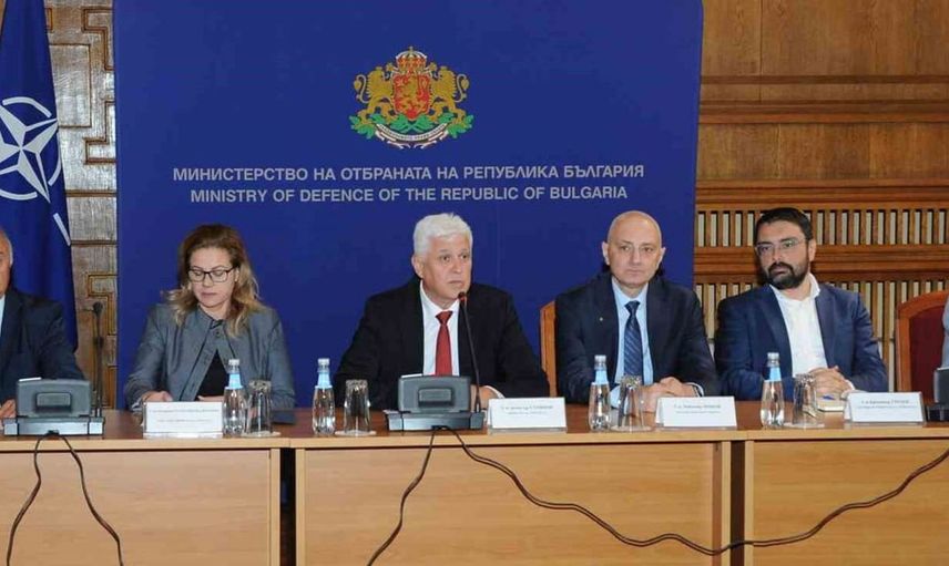 Bulgaristan Savunma Bakanı Stoyanov'dan Silah Tedarikine Dair Açıklama