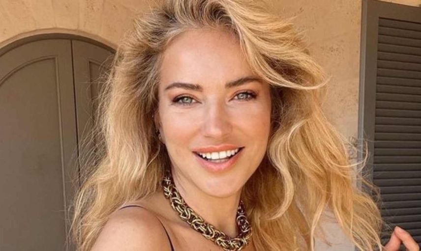 Burcu Esmersoy'dan olay pozlar! Ünlü sunucunun paylaşımına ' Yaktın ablacım buraları ', ' Alev alev ' yorumları geldi Burcu Esmersoy'un yürek hoplatan sosyal medya paylaşımları