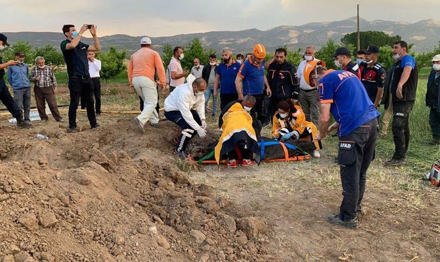 Burdur'da Bir Kişi Toprak Yığınlarının Altında Kalarak Can Verdi