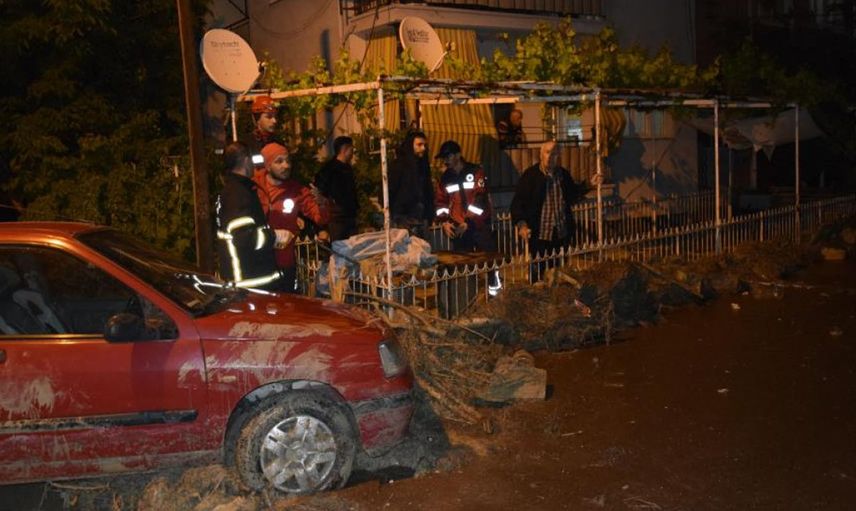 Burdur'da sağanak yağış yüzünden 30 evi su bastı! Ölü ve yaralılar var