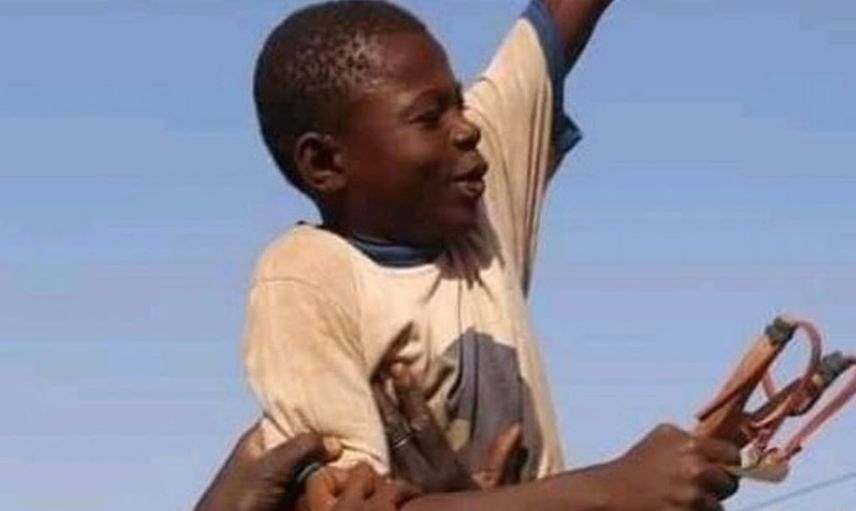 Burkina Faso'lu Çocuk Fransız İHA'sını Sapanla Vurarak Düşürdü!