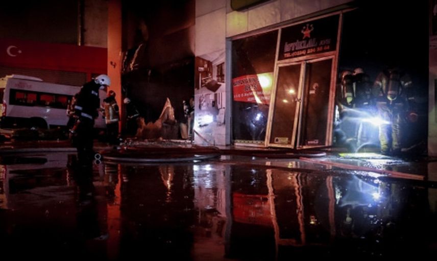 Bursa Osmangazi'de Mobilya Dükkanında Yangın Çıktı