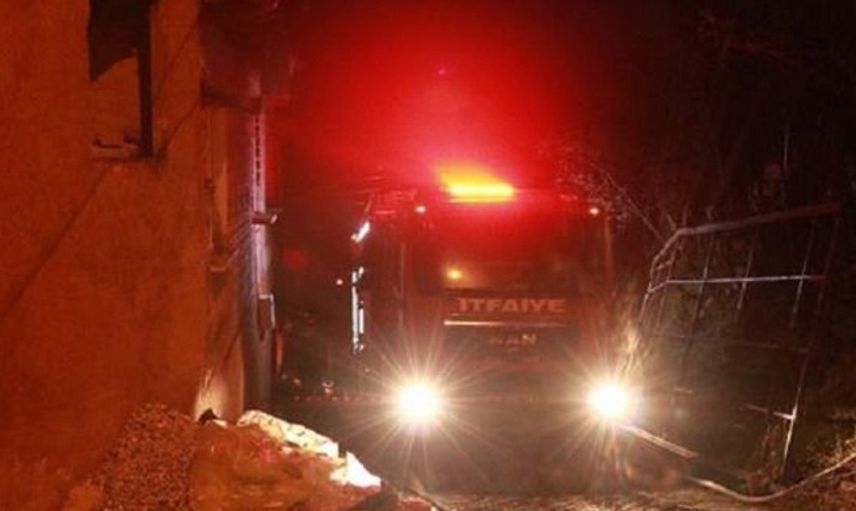 Bursa'da Ahşap Ev Yandı