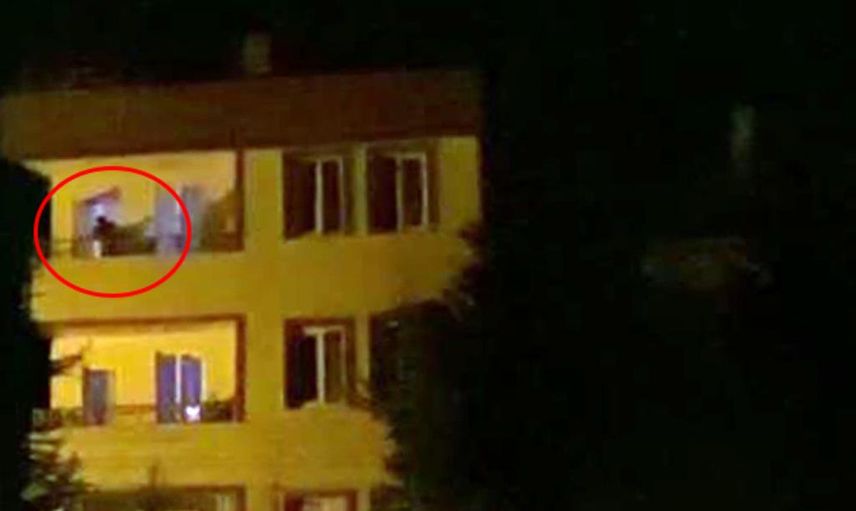 Bursa'da Balkona Çıkıp İntihar Etti
