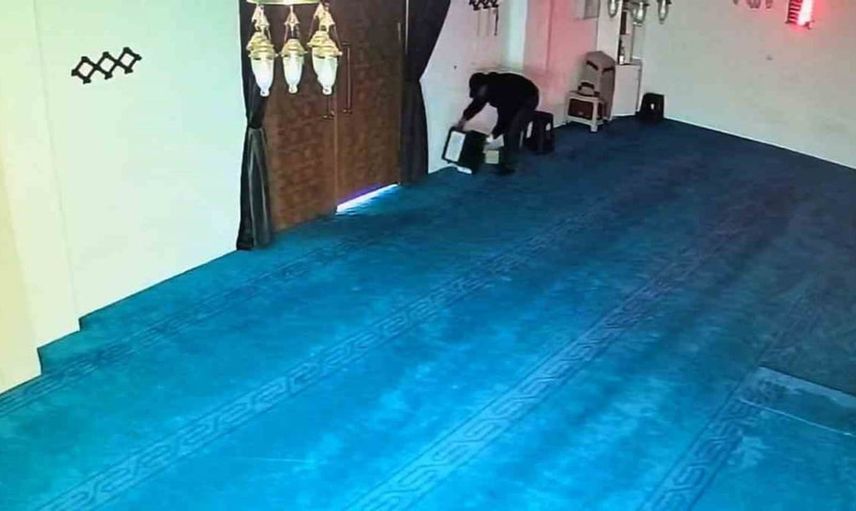 Bursa'da camiden hırsızlık: 100 bin lira çalındı