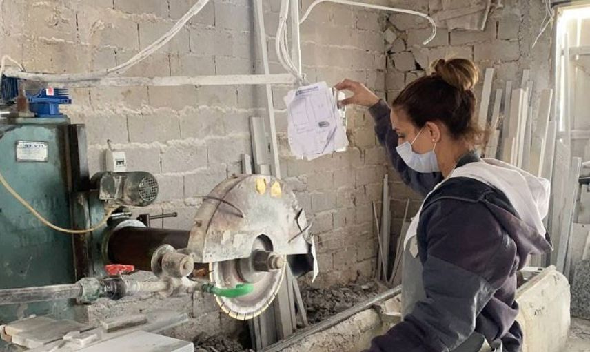 Bursa'da Emekçi Kadın Ekmeğini 'Mermer'den Çıkartıyor