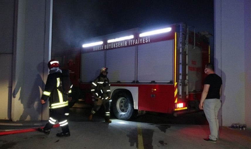 Bursa'da Fabrika Yangınında 6 İşçi Dumandan Etkilendi