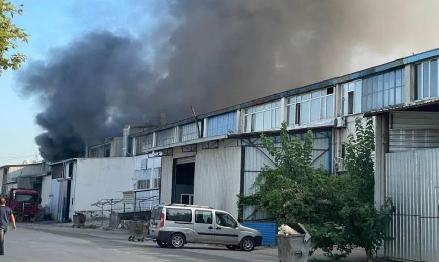 Bursa’da geri dönüşüm fabrikasında yangın: Dumanlar gökyüzünü siyaha bürüdü