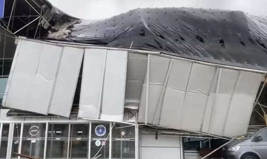 Bursa'da korku dolu anlar! Yıldırım otobüs terminaline düştü