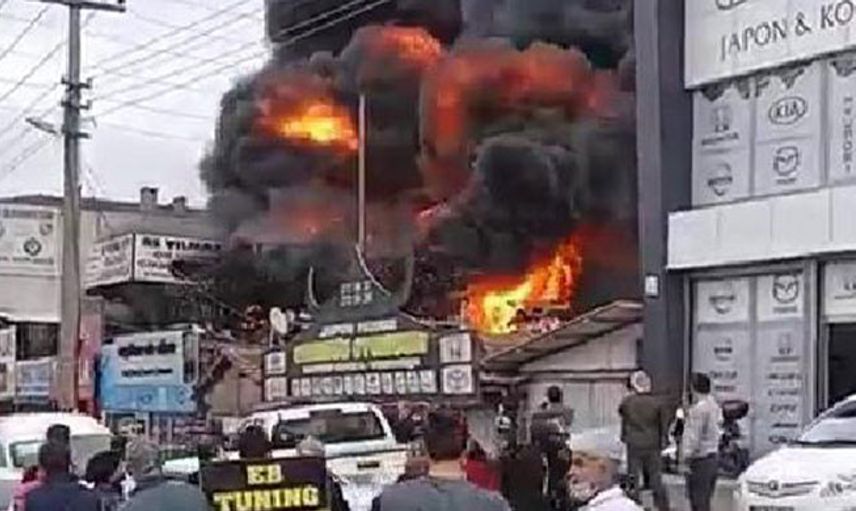 Bursa'da Lastikçide Korkutan Yangın!