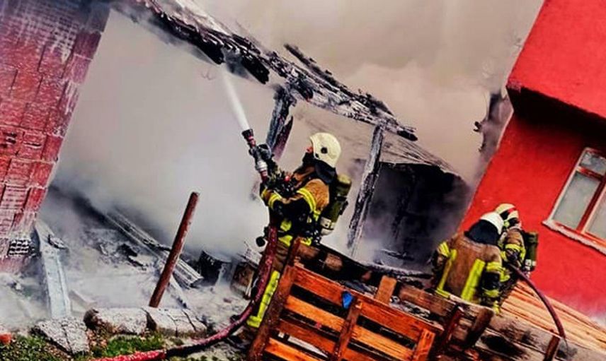 Bursa’da Odunluk Yanıp Kül Oldu
