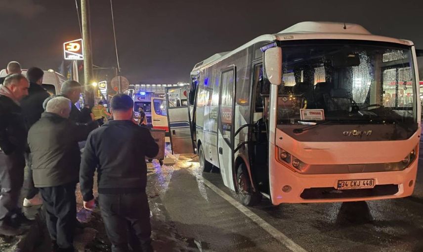Bursa’da tur otobüsü beton direğe çarptı: Çok sayıda kişi yaralandı