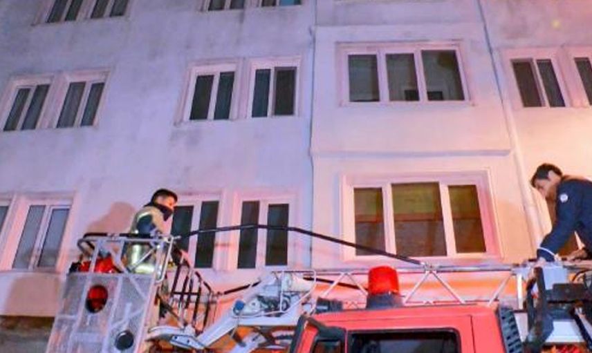 Bursa’da Uykuya Dalan Genç Ortalığı Ayağa Kaldırdı: Polis Eve Camdan Girdi