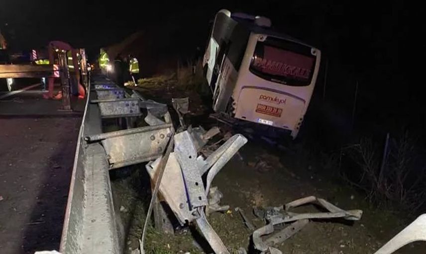 Bursa’da Yolcu Otobüsü Kaza Yaptı: 4 Kişi Yaralandı