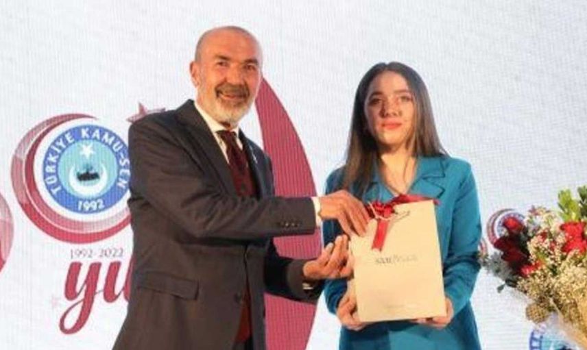 Büşra Kayalı Durmaz'a yılın annesi ödülü: Bu ödül sana annenin ak sütü gibi helal