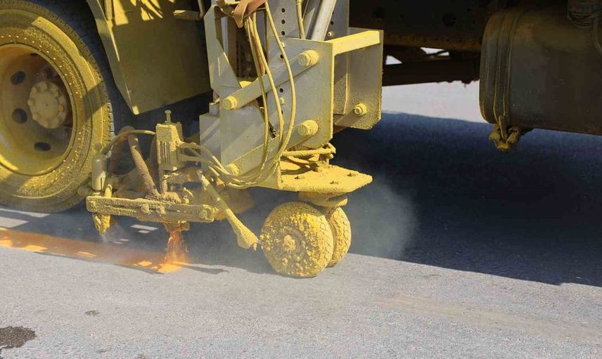 Büyükşehir, yol çizgilerini yenileyerek güvenli ulaşımı güçlendiriyor