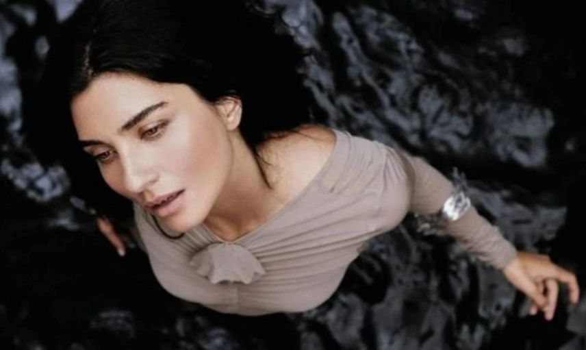 Büyüküstün’ün Paris Moda Haftası tarzı olay yarattı! “Görünce tadım kaçtı”