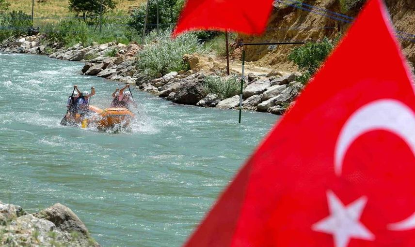 Rafting Türkiye Şampiyonası 3. ayak yarışları çatak’ta sona erdi