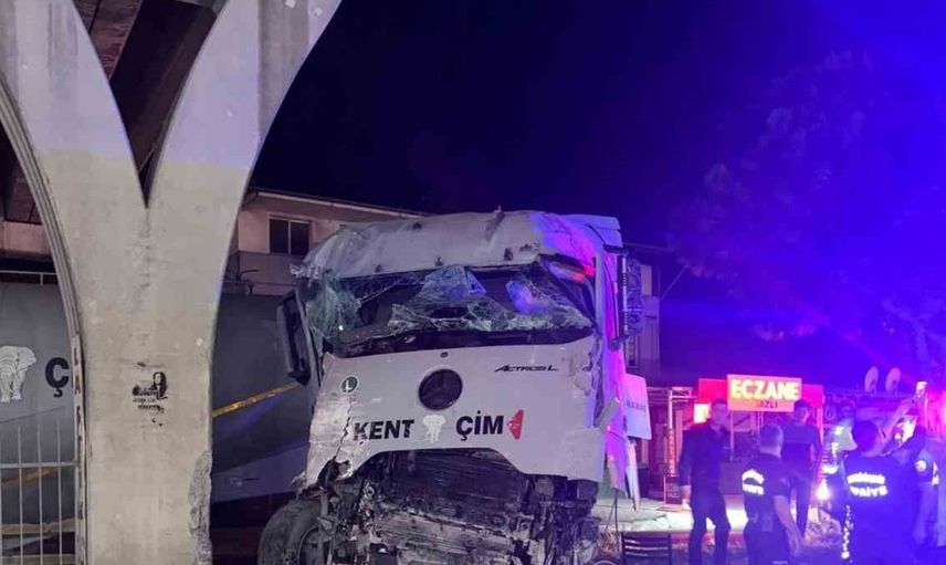 Söke’de tır kazası: Sürücü yaralandı