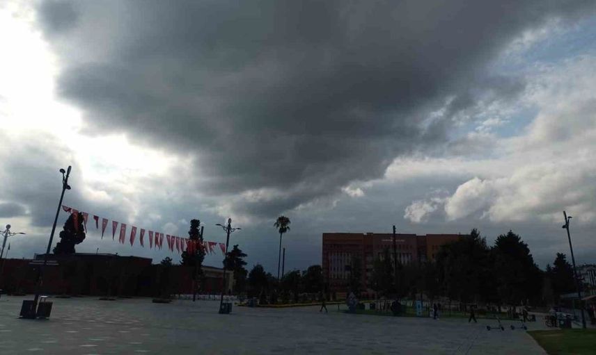 Samsun'da yağış uyarısı: Ani sel ve ulaşımda aksamalar bekleniyor