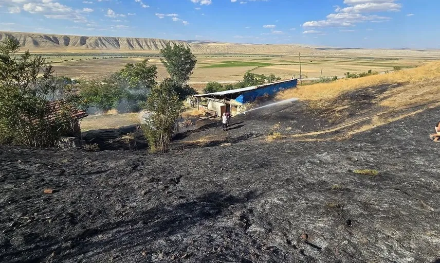 Çankırı'daki arazi yangını itfaiye ekiplerince söndürüldü