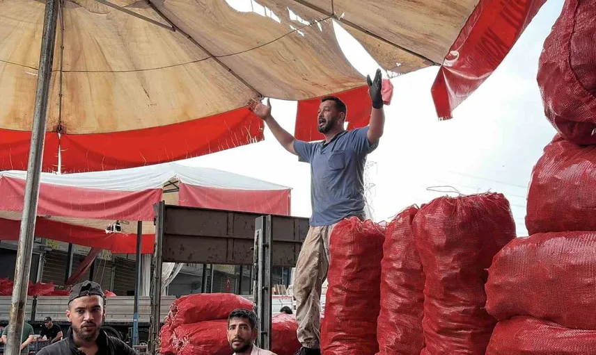 Osmaniye'de kış hazırlıkları hızlandı: Salça ve konserveler için sebze halinde yoğun ilgi