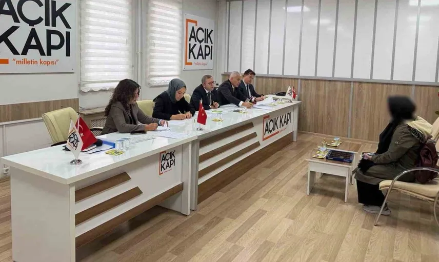 Kars'ta halk günü toplantısı: Vali Polat vatandaşların sorunlarını dinledi