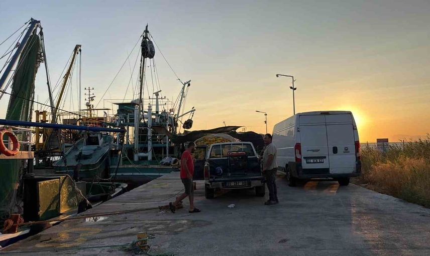 Didim’de uluslararası sularda avlanan trol teknelerine denetim
